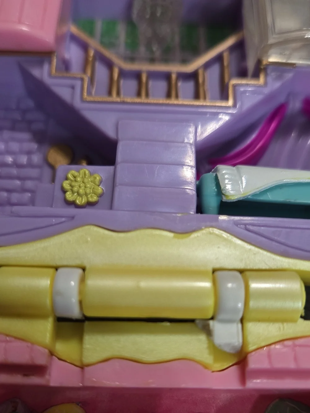 1995 Vintage Polly Pocket Stylin' Salon Happenin' Hair Spa Compact Playset